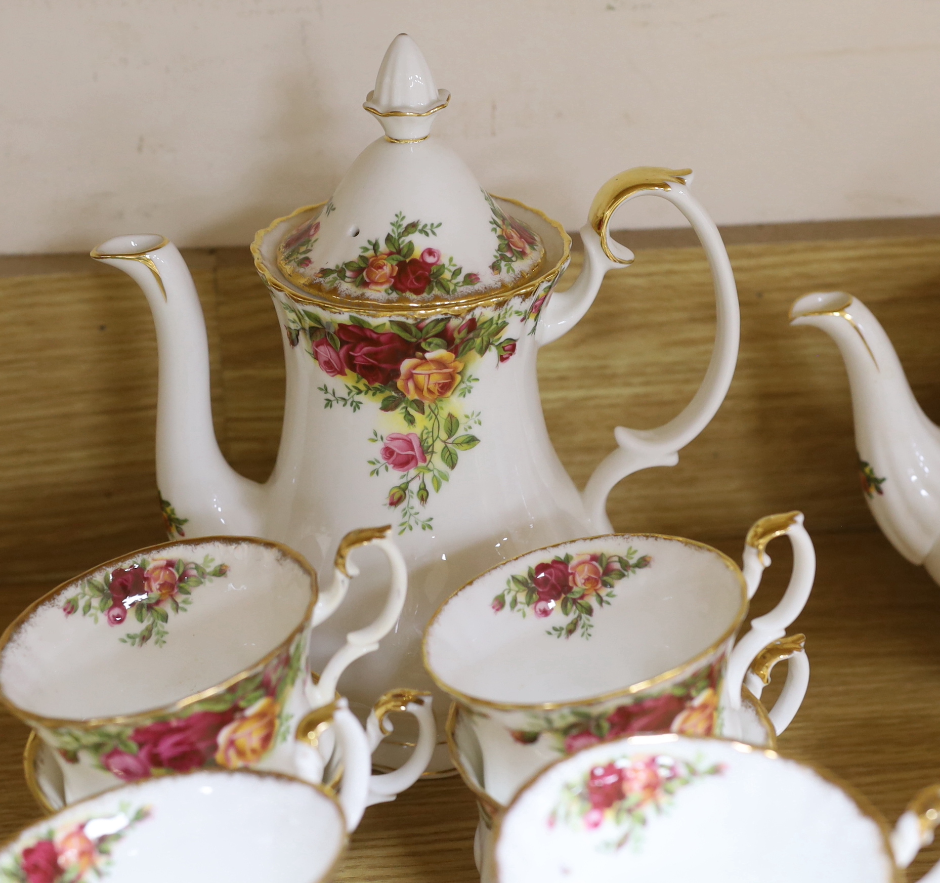 A Royal Albert ‘Old Country Roses’, a dinner and tea service